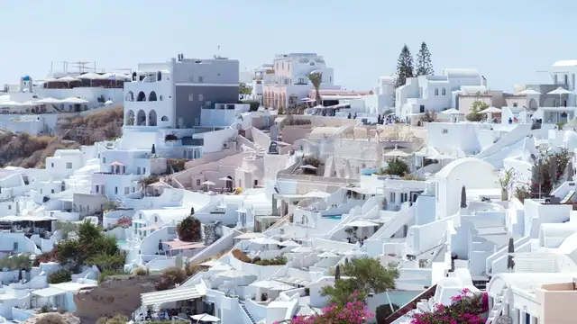 Best Time to Visit Oia