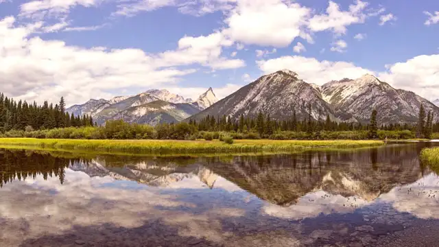 Churchill Travel Guide Overview