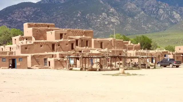 Where to Stay in Taos Pueblo