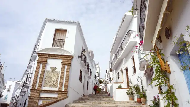 Nerja Travel Guide Overview